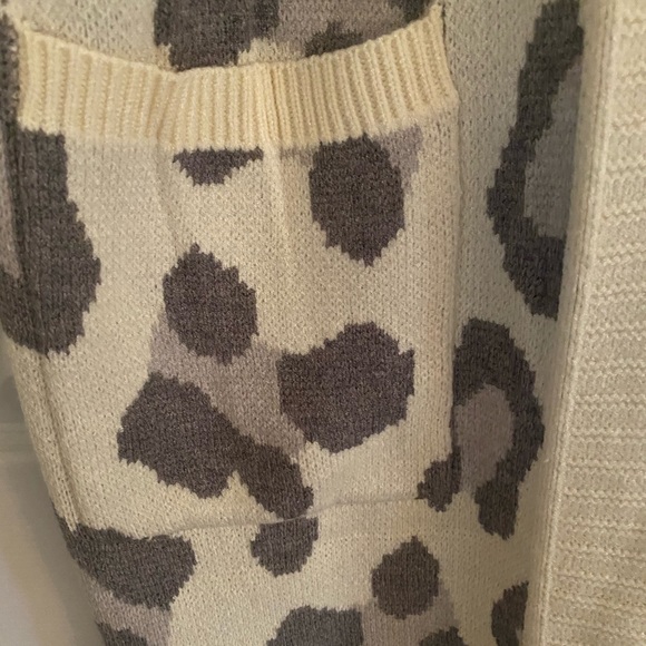 Pepper & Zoe Leopard Cardigan - Picture 4 of 5